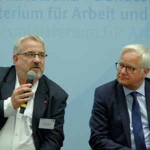 Detlev Viefhues, (Personalrat Kreis Soest), Dirk Lönnecke (Kreisdirektor Soest)