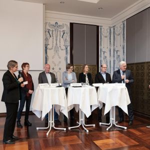 Podiumsrunde mit Vertreter/innen aus den Pilotverwaltungen