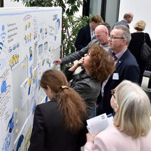 Jede/r durfte ein Teil des Bildes mit nach Hause nehmen