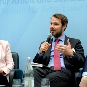 Angelika Grubert(Leiterin des Amtes für Zentrale Dienste der Behörde für Arbeit, Soziales Familie und Integration, Hamburg) Nils Kammrath (Bundesbeamtensekretär beim ver.di Bundesvorstand)